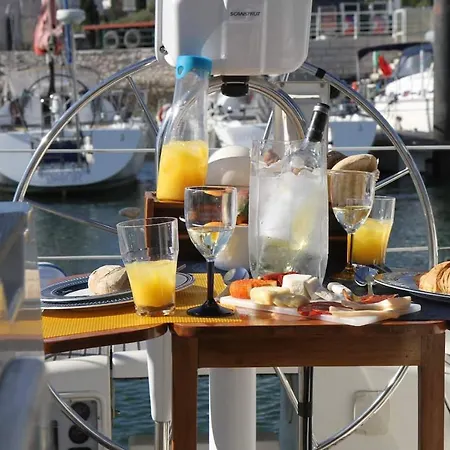 In A Boat - * Lisboa