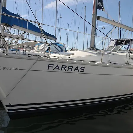 Hotel en barco In A Boat - *