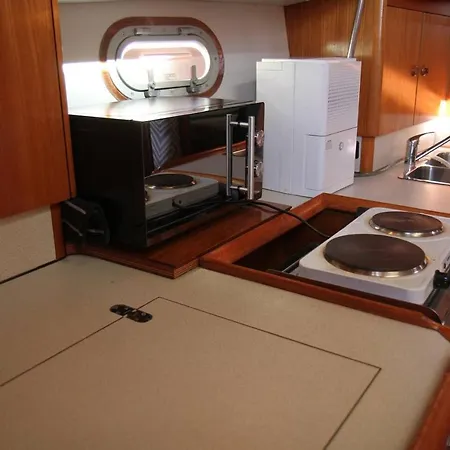 In A Boat - Hotel en barco Lisboa