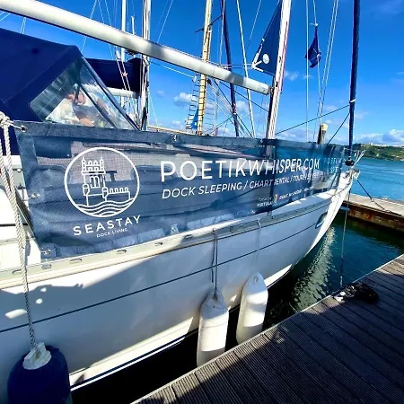 In A Boat - Hotel en barco Lisboa