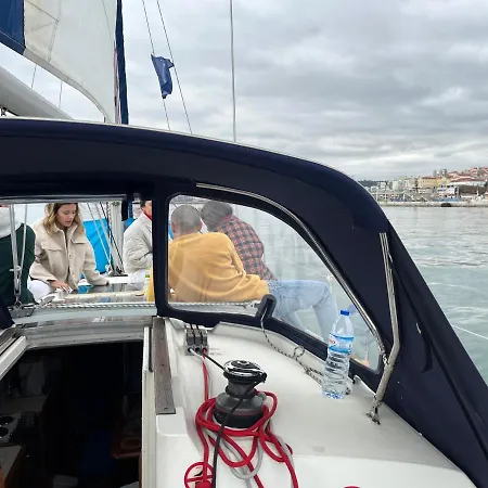 Hotel en barco In A Boat -