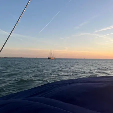 In A Boat - * Lisboa
