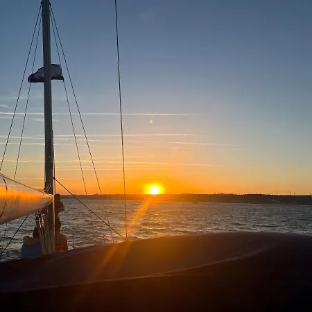 In A Boat - Lisboa
