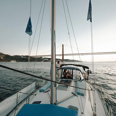Hotel en barco In A Boat -