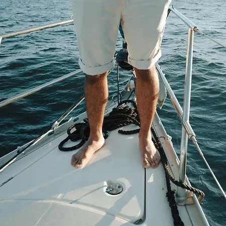 In A Boat - Hotel en barco