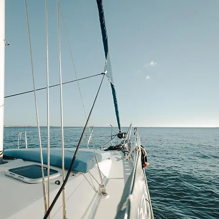 Hotel en barco In A Boat -
